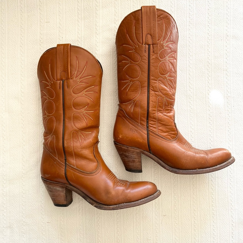 Vintage Frye western boots ~ Embroidered detail Cowboy boots